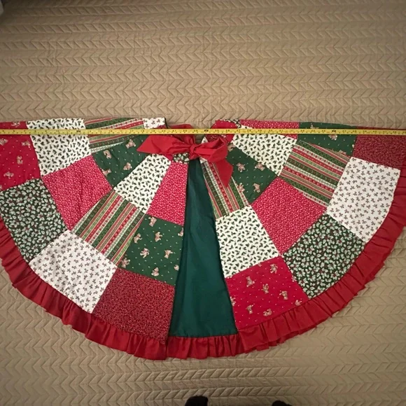 Festive Patchwork Tree Skirt - Picture 10 of 11